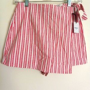 Forever 21 skort white with red stripe side belt zip back XS